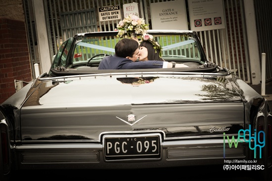  방송인 샘 해밍턴의 호주 결혼식 사진이 공개됐다. 