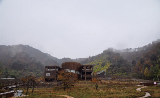  화천군의 수달연구센터. 부지 18만 2871㎡. 화천군 간동면 방천리에 위치.