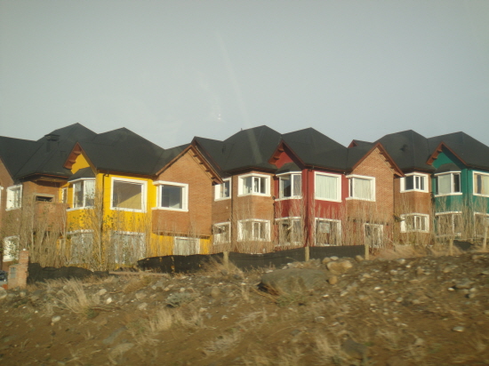 언덕위에 지어진 예쁜 집들. (2011년 6월 사진)
