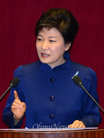 박근혜 대통령이 지난해 11월 18일 오전 서울 여의도 국회 본회의장에서 2014년도 예산안에 대한 정부 시정연설을 하고 있다.