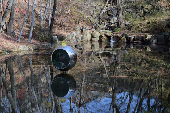 합천 해인사 인근에 자리한 영지. 작은 연못인 영지에서 내 마음 속에 자리한 보이지 않는 부처인 '나'를 보았습니다.
