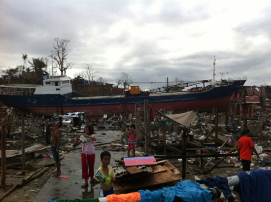  태풍 하이옌으로 인해 큰 피해를 입은 필리핀 타클로반시의 현재 모습. 