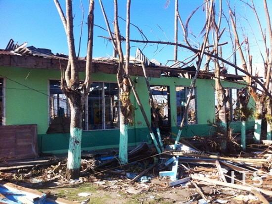 태풍에 휩쓸려간 학교 건물. 무너진 건물 잔해를 통해 참혹했던 순간을 상상해볼 수 있다. 