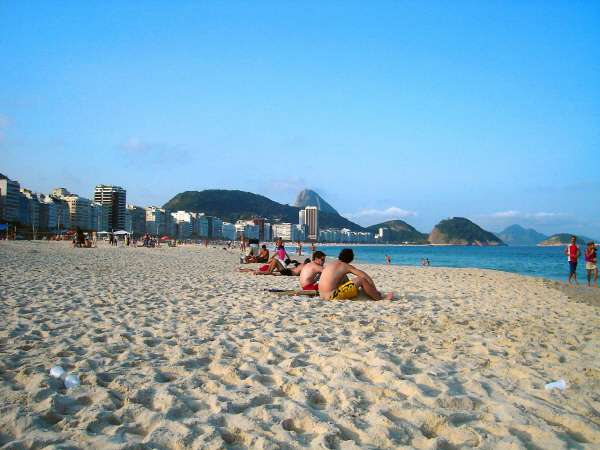 리우의 해수욕장 코파카바나(Copacabana) 의 아침
