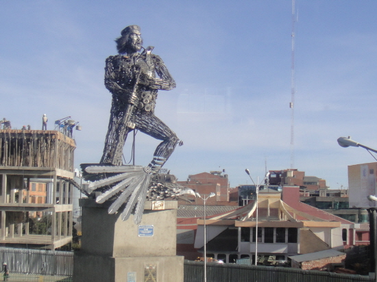 볼리비아의 수도 라파스에 있는 체 게바라 동상. (2011년 6월 사진)