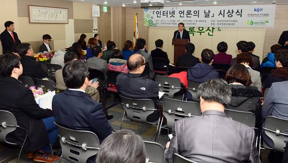 축사를하고 있는 이제훈 초록우산 어린이재단 이사장이다.
