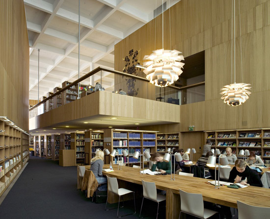 투르쿠 도서관 내부의 전체적인 모습