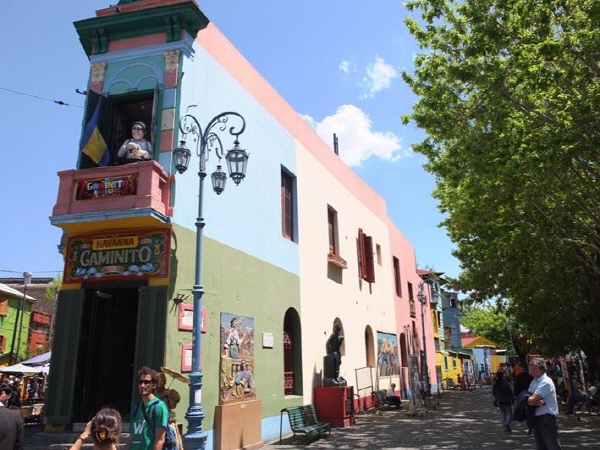 온통 색깔로 가득한 탱고의 발상지, 보카 카미니토(La Boca) 거리.