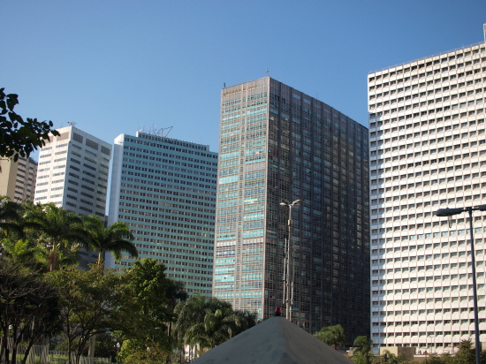 도심의 현대식 빌딩들. (2011년 6월 사진)