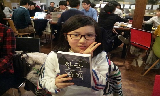 태양의 학교 첫 돌 모임에 참석한 한 초등학생. 그의 미래에 펼쳐질 '탈핵 한국'을 기대해 본다.