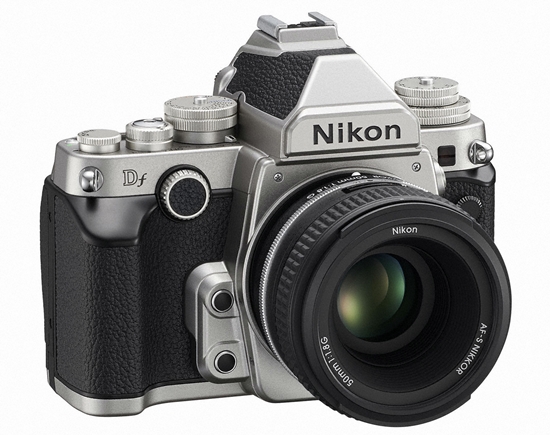 니콘의 새 풀프레임 카메라 Df. 베스트셀러 필름카메라인 FM2의 디자인을 바탕으로 만들어졌다. 