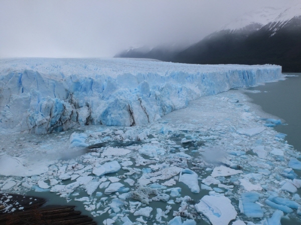 행운이 따른다면 빙하가 무너지는 모습을 카메라에 담을 수 있다.