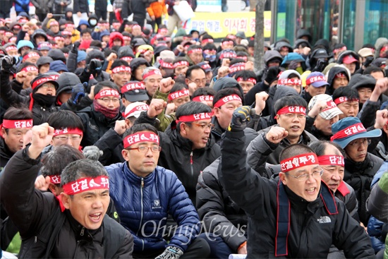 철도노조대전지방본부는 10일 오전 대전역 서광장에서 '수서발KTX 법인 설립 이사회 개최 규탄 결의대회'를 개최했다.