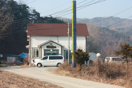  원주 시내에서 차로 20여분 달려 도착한 셋넷학교의 모습.