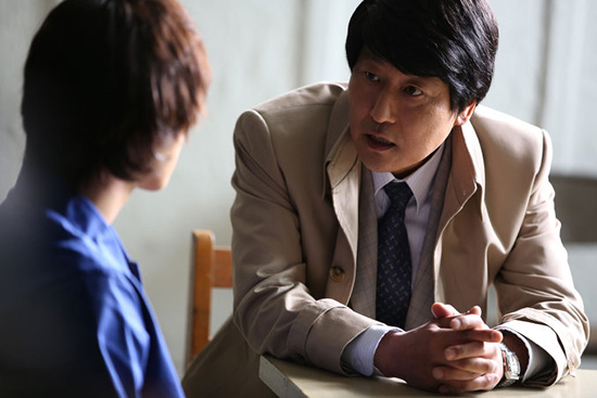 영화 <변호인>에서 송우석 변호사가 구치소에서 진우를 면담하는 장면. 