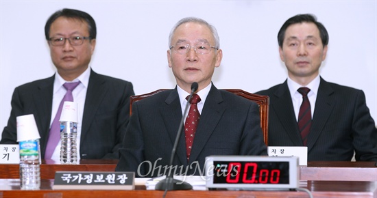 남재준 국가정보원장이 12일 국회에서 열린 국정원개혁특위에 국정원 자체개혁안 보고를 위해 출석하고 있다.