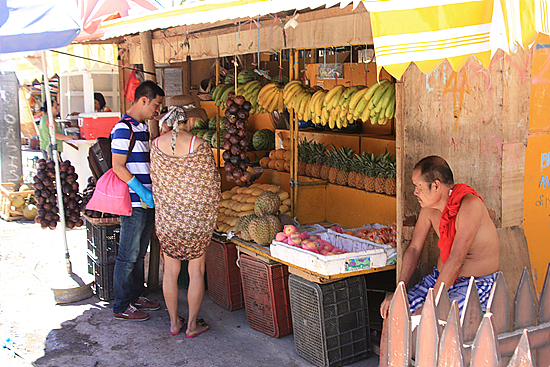 필리핀 여행 중 가장 즐거운 것 중 하나는 과일이 무척 싸다는 것이다   