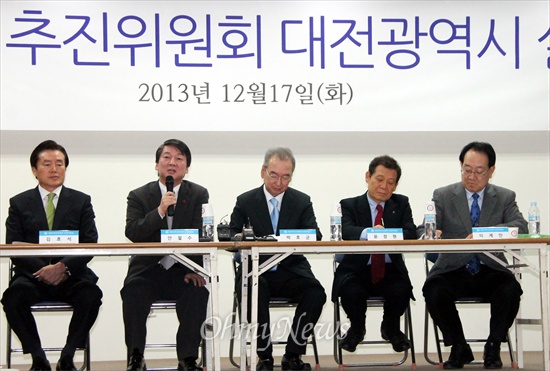 무소속 안철수 의원이 17일 오전 대전에서 열린 '새정치추진위원회 대전광역시 설명회'에 참석 발언을 하고 있다.