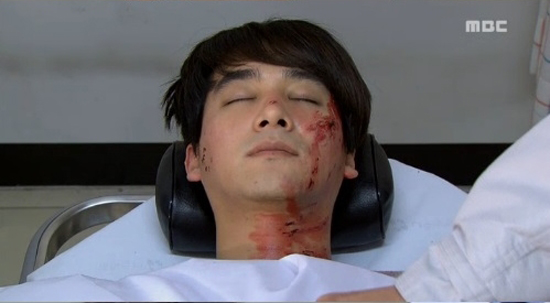  지난 17일 방송된 MBC 일일드라마 <오로라 공주>에서 황마마(오창석 분)가 교통사고로 숨을 거뒀다.
