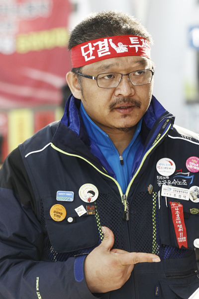 인천공항 비정규직 파업투쟁 현장을 찾아 공공운수노조 인천공항지역지부 조성덕 지부장을 만나 이야기를 나눴다.