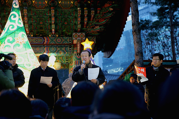 예배 참석자들이 철도노조의 파업을 지지하고, 정부의 민주노총 사무실 난입에 대해 비판하는 입장을 밝혔다.