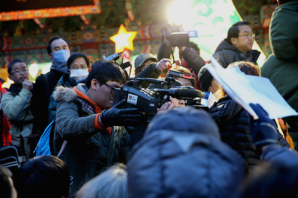 집회현장을 취재하던 종편 조선 기자들이 시민들의 거센 항의에 취재장에서 쫓겨났다.