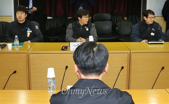 철도파업 18일째인 26일 오후 코레일 노사 실무자들이 서울 용산구 한국철도서울본부에서 '노사현안실무협의'를 시작했다.
