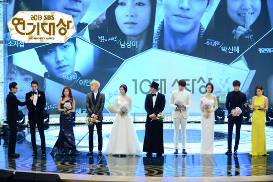  <2013 SBS 연기대상>에서 10대 스타상을 받은 배우들.  