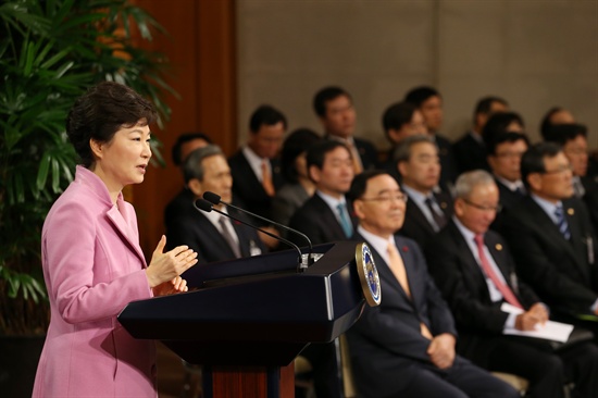 박근혜 대통령이 지난 6일 오전 청와대 춘추관에서 취임 후 첫 신년 내외신 기자회견을 갖고 집권 2년차 국정운영 구상을 발표하고 있다.