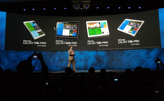 난다 라마찬드란 삼성전자 상무가 지난 1월 6일(현지시간) 미국 라스베이거스 만달레이베이 컨벤션센터에서 열린 CES 2014 삼성전자 프레스 컨퍼런스에서 12인치 '갤럭시 노트 프로' '갤럭시 탭 프로' 등 새 태블릿 제품을 소개하고 있다. 