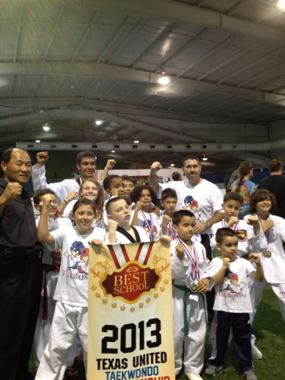 2013 태권도챔피언십 텍사스 오픈에 참가한 선수들과 함께