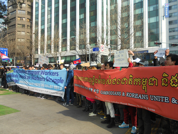 1000여 명의 이주노동자는 캄보디아 폭력진압 문제에 대항에 훈센 총리 하야와 국제사회의 관심을 촉구했다. 보신각에서 시작한 '유혈진압 규탄 이주노동자 행동의 날' 결의대회는 시청 앞까지 가두행진을 하는 것으로 마무리지었다. 