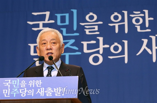 김한길 민주당 대표는 13일 오전 국회 의원회관에서 신년 기자회견을 열고 "대선 관련 의혹에 대한 특검을 반드시 관철하겠다"고 밝혔다. 