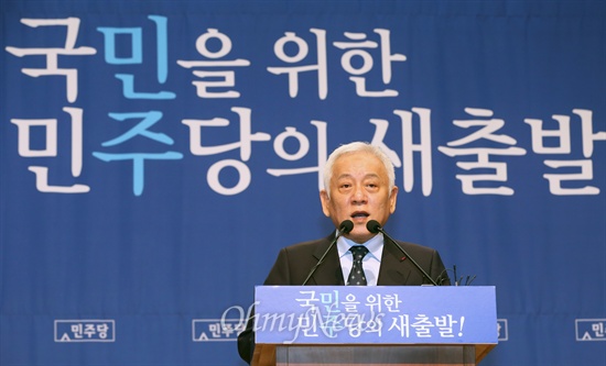김한길 민주당 대표는 13일 오전 국회 의원회관에서 신년 기자회견을 열고 "대선 관련 의혹에 대한 특검을 반드시 관철하겠다"고 밝혔다. 