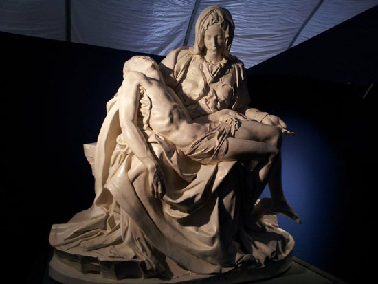 미켈란젤로의 걸작품 중 하나인 피에타