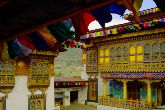 티베트 전역에서도 중요시 여기는 랑중 카르사파니란 보물이 간직되어 있는 사원