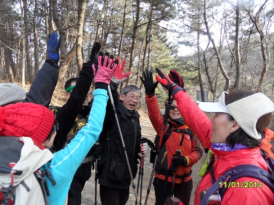 금정산... 산성길 따라 걷다가 ...우리 모두가 대견스러워서 파이팅을~!