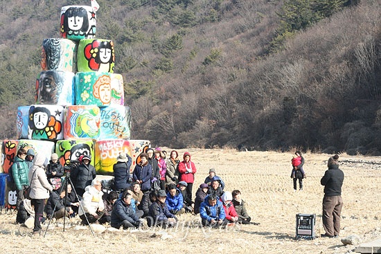  서울시민햇빛발전협동조합 박승옥 이사장은 "시민이 조직되어 그 힘으로 에너지독재에서 에너지민주주의로 가야합니다. 그러면 세워진 송전탑도 무너뜨릴 수 있습니다"라고 말했다.