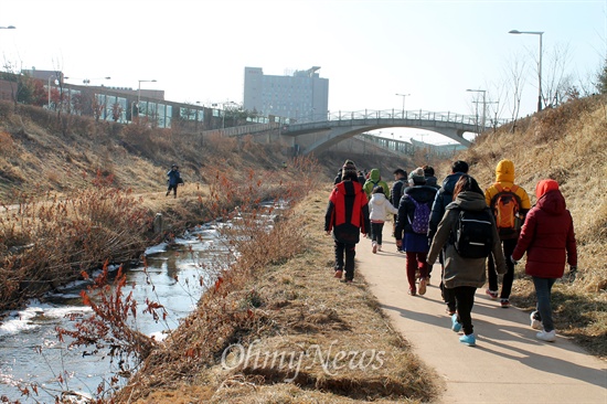  고양힐링누리길에서 '겨울숲' 체험을 위한 걷기행사가 열렸다. 