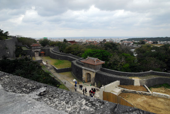 일본보다는 중국의 성곽과 유사한 모습으로, 현재도 복원 중에 있다.