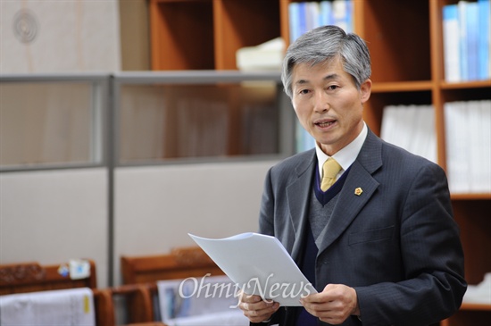 박성태 대구시의원이 28일 오전 대구시의회 기자실에서 기자회견을 열고 오는 6.4지방선거에서 달성군수 출마를 선언했다. 