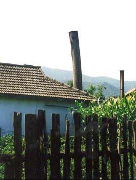 어랑촌마을의 통나무 굴뚝이 있는 집