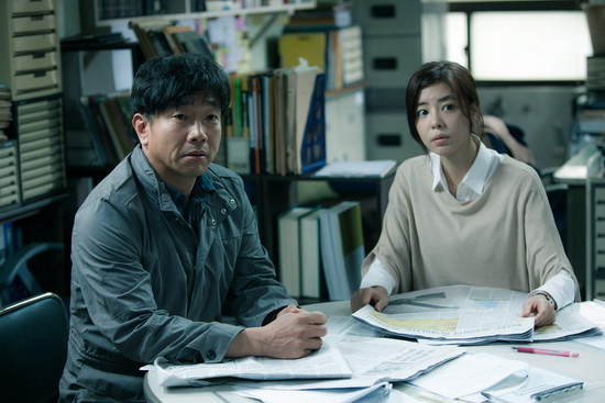  영화 <또 하나의 약속>의 주연을 맡은 배우 박철민과 김규리.