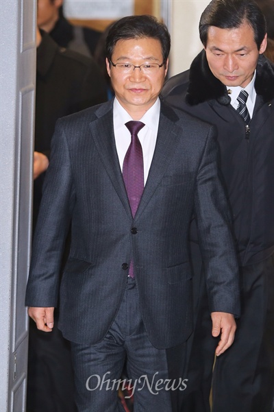 김용판 전 서울경찰청장. 사진은 지난해 2월 6일 서울중앙지법에서 무죄를 선고받은 뒤 법정을 나오고 있는 모습.