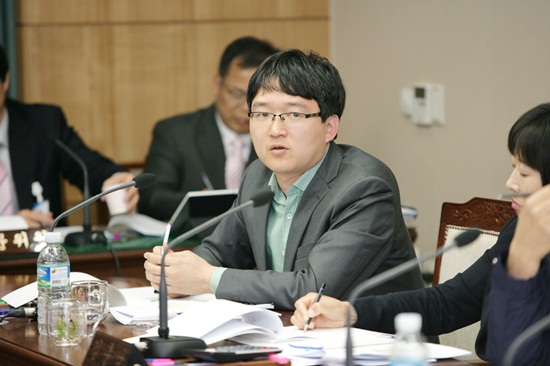 제182회 임시회 산업건설위원회에 참석해 자유발언하는 김수민 구미시의원.