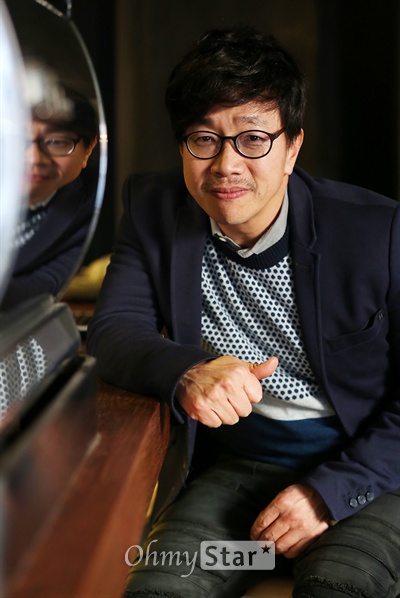  영화<또 하나의 약속>에서 택시기사 상구 역의 배우 박철민이 6일 오후 서울 서교동의 한 카페에서 오마이스타와의 인터뷰에 앞서 포즈를 취하고 있다. 