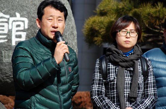  방학진 민족문제연구소 사무국장은 “이명희 교수를 비판한 날 고소하라”고 촉구했다.
