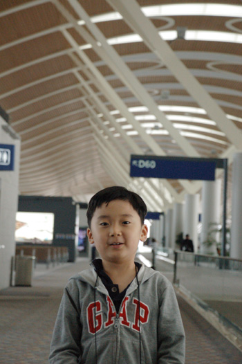 2008년 갑작스럽게 귀국한 후 일년만에 중국을 찾았다. 상하이 공항의 용우