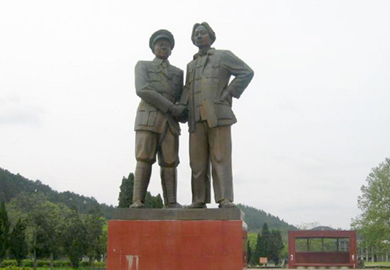 1928년 4월 28일 징강산에서 마오쩌둥과 주더가 만났다. 이 만남이 없었다면 아나도 대장정 등 이후 중국은 없었을 것이다. 