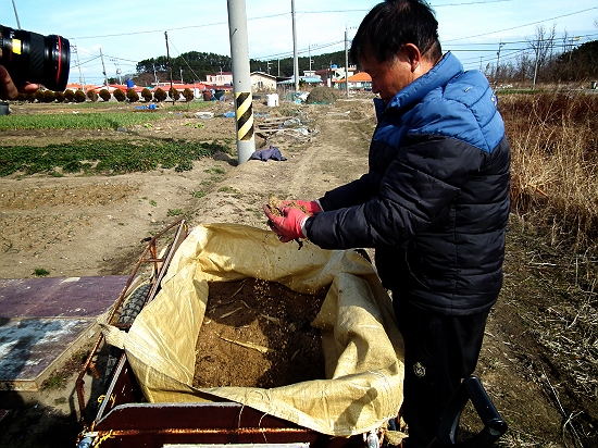 불가사리 퇴비 바다에서는 골칫거리인 불가사리가 밭에서는 좋은 퇴비가 된다. 호도는 무엇 하나 버리지 않고 순환시켜 사용한다. 